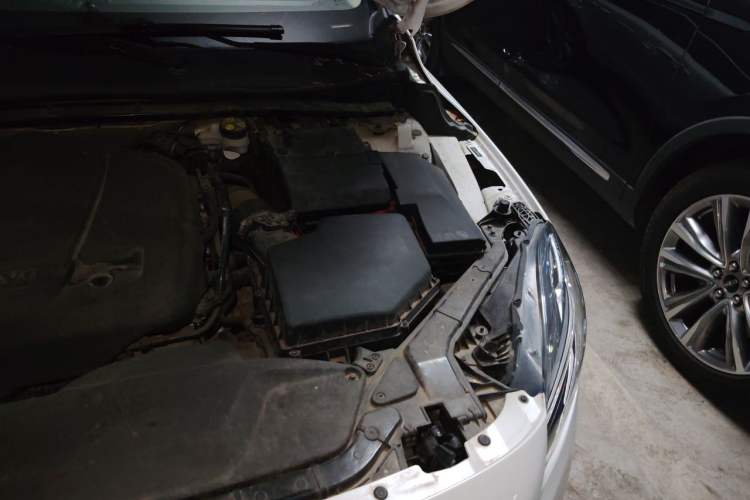 Used Volvo V40 2019 T3 Smart Luxury Edition Engine Bay Left