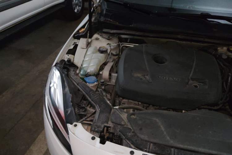 Used Volvo V40 2019 T3 Smart Luxury Edition Engine Bay Right