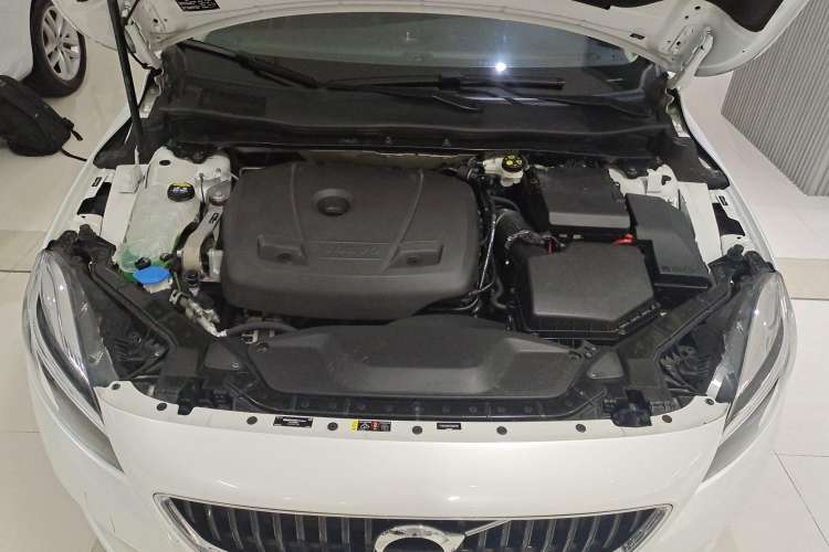 Used Volvo V40 2019 T3 Zhiyi Edition Engine Bay