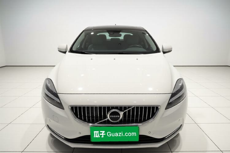 Used Volvo V40 2019 T3 Smart Luxury Edition Exterior 1
