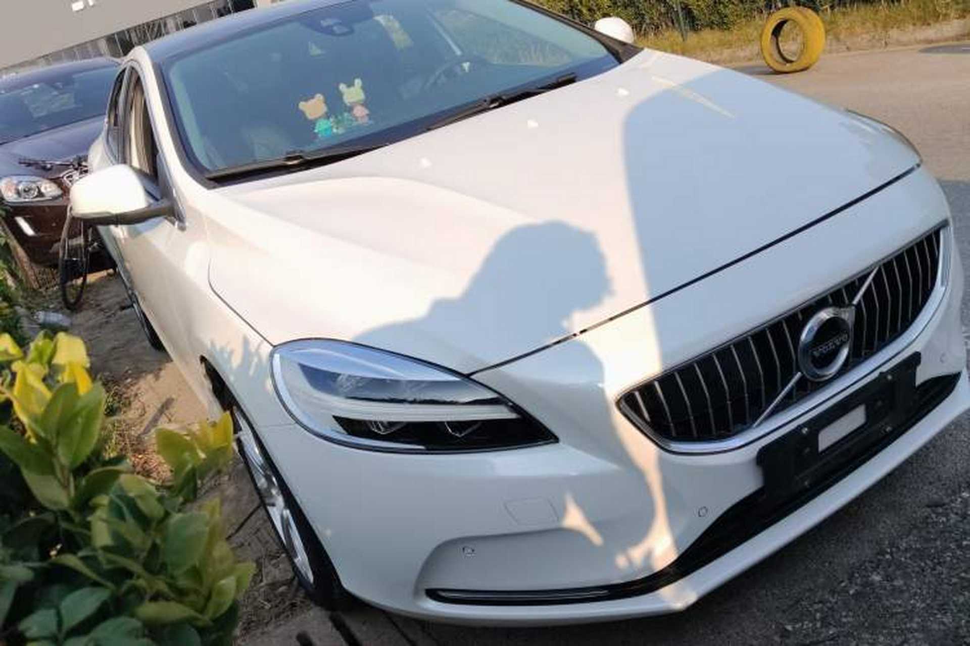 Used Volvo V40 2019 T3 Smart Luxury Edition Exterior 2