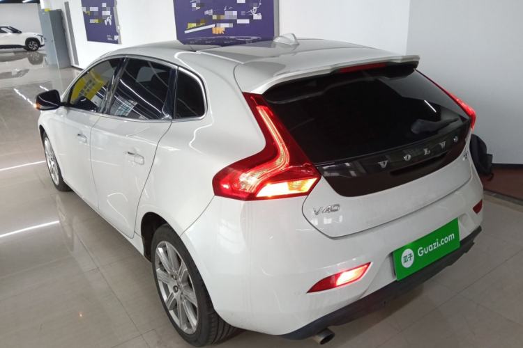 Used Volvo V40 2019 T3 Smart Luxury Edition Exterior 2