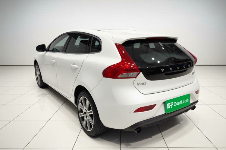 Used Volvo V40 2019 T3 Smart Luxury Edition Exterior 3