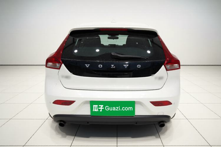 Used Volvo V40 2019 T3 Smart Luxury Edition Exterior 4