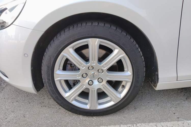 Used Volvo V40 2019 T3 Smart Luxury Edition Exterior 7