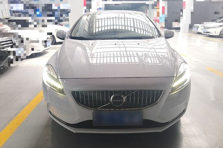 Used Volvo V40 2019 T3 Smart Luxury Edition Front