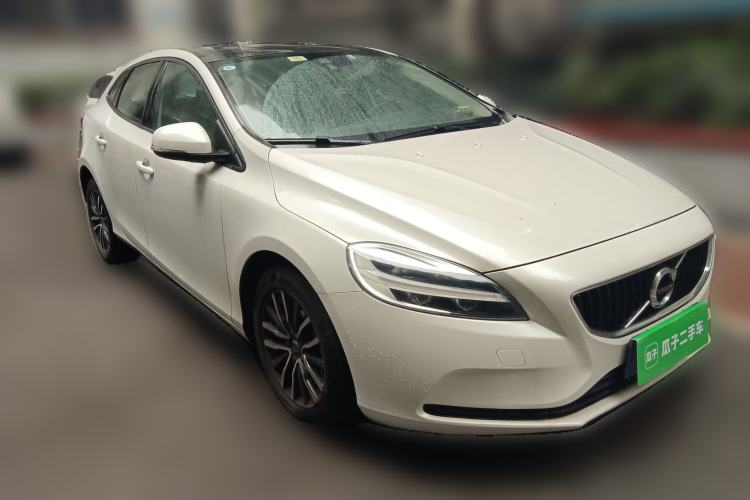 Used Volvo V40 2019 T3 Zhiyi Edition Front Right 45 Deg