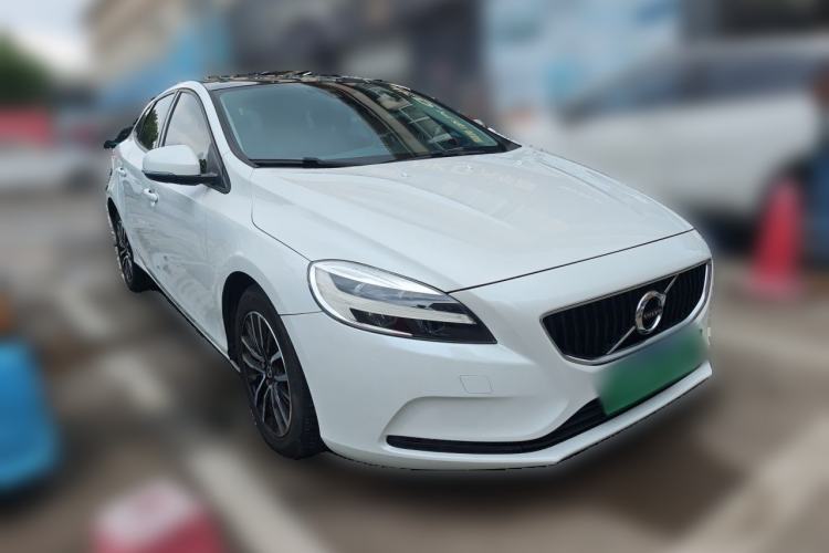 Used Volvo V40 2019 T3 Zhiyi Edition Front Right 45 Deg