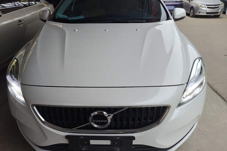 Used Volvo V40 2019 T3 Zhiyi Edition Front