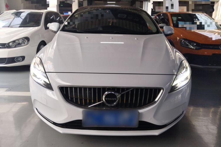 Used Volvo V40 2019 T3 Smart Luxury Edition Front