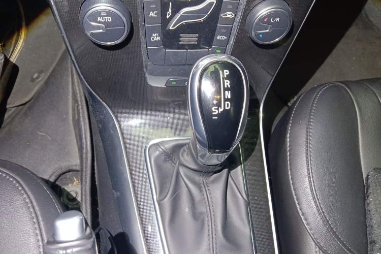 Used Volvo V40 2019 T3 Zhiyi Edition Gear Lever