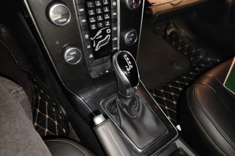 Used Volvo V40 2019 T3 Zhiyi Edition Gear Lever