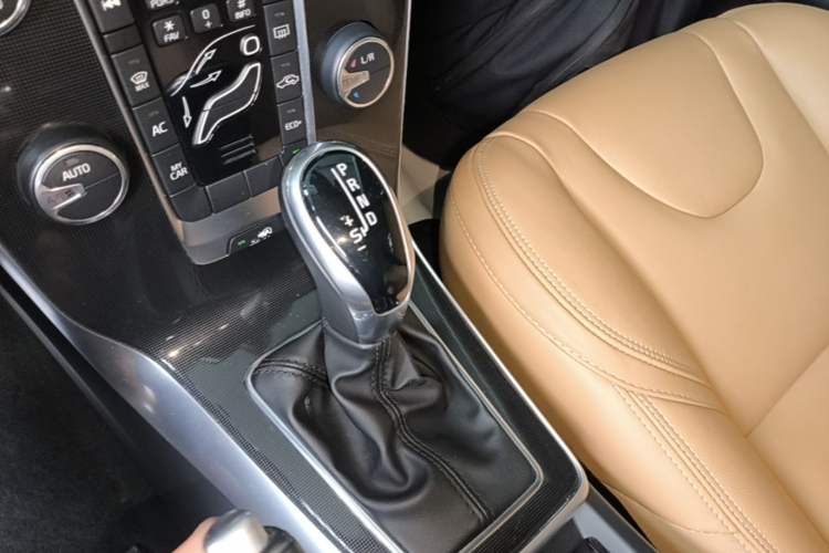 Used Volvo V40 2019 T3 Zhiyi Edition Gear Lever