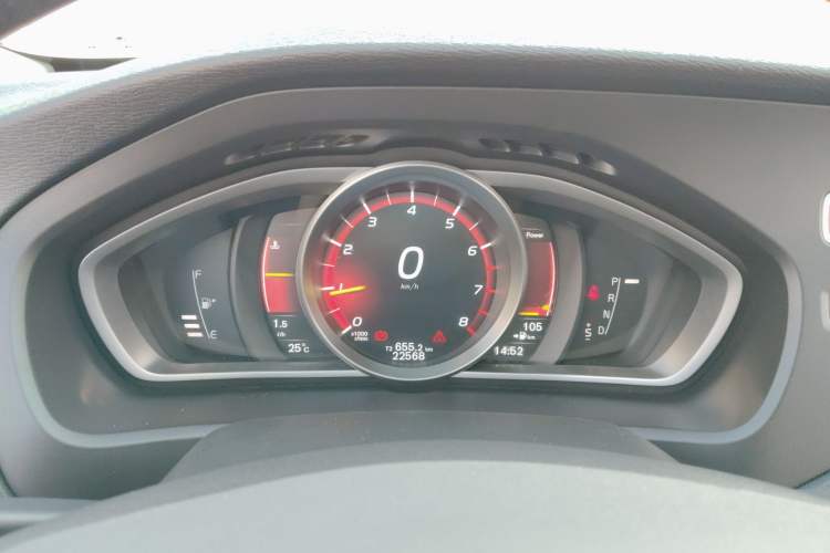 Used Volvo V40 2019 T3 Smart Luxury Edition Instrument Cluster