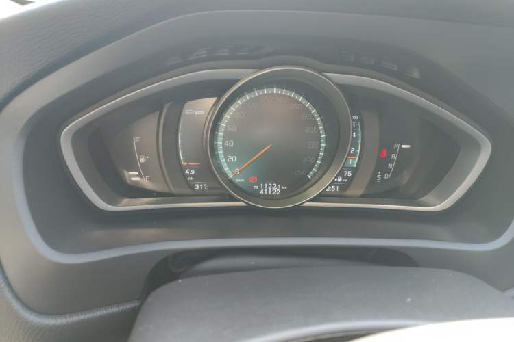 Used Volvo V40 2019 T3 Zhiyi Edition Instrument Cluster