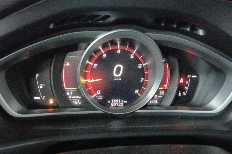 Used Volvo V40 2019 T3 Smart Luxury Edition Instrument Cluster