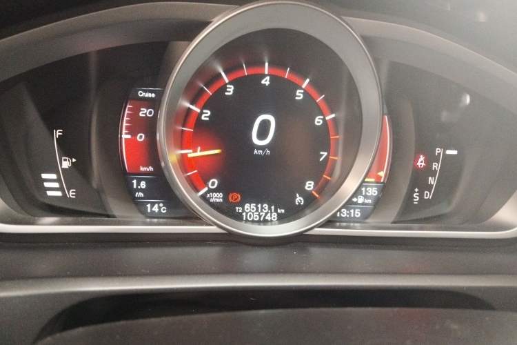 Used Volvo V40 2019 T3 Smart Luxury Edition Instrument Cluster