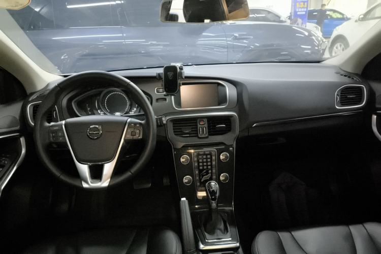 Used Volvo V40 2019 T3 Zhiyi Edition Interior 2
