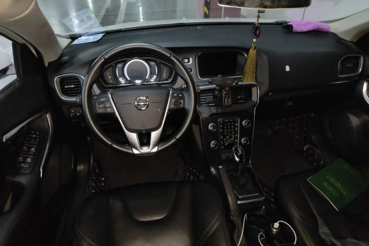 Used Volvo V40 2019 T3 Zhiyi Edition Interior 2