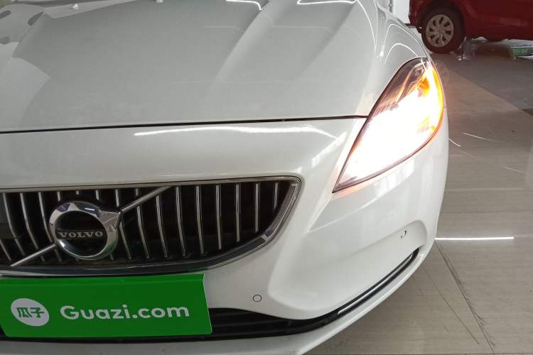 Used Volvo V40 2019 T3 Smart Luxury Edition Left Front Headlight