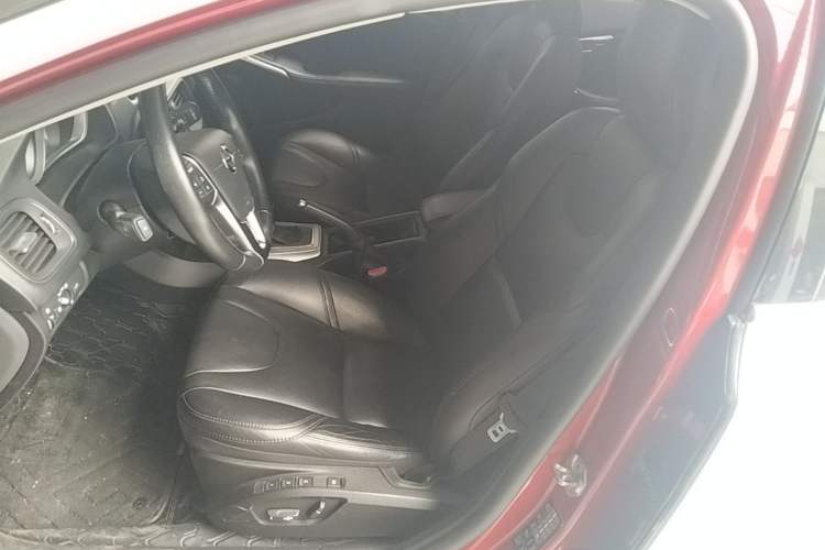 Used Volvo V40 2019 T3 Smart Luxury Edition Left Front Seat