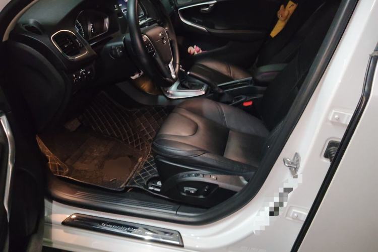 Used Volvo V40 2019 T3 Smart Luxury Edition Left Front Seat