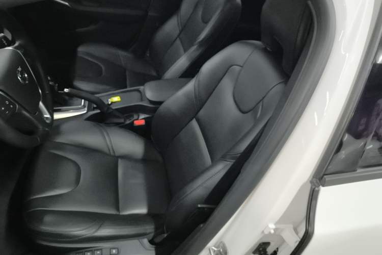 Used Volvo V40 2019 T3 Zhiyi Edition Left Front Seat