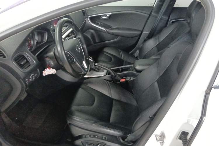 Used Volvo V40 2019 T3 Smart Luxury Edition Left Front Seat