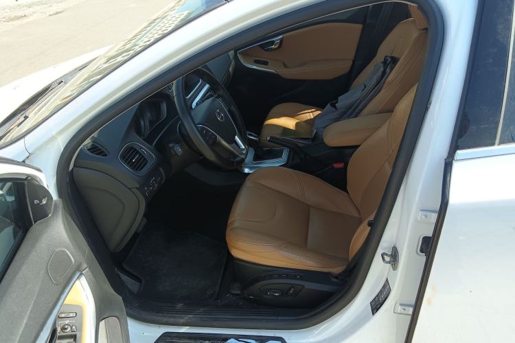 Used Volvo V40 2019 T3 Smart Luxury Edition Left Front Seat