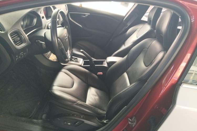 Used Volvo V40 2019 T3 Smart Luxury Edition Left Front Seat