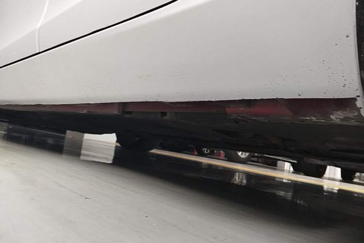 Used Volvo V40 2019 T3 Smart Luxury Edition Left Side Sill