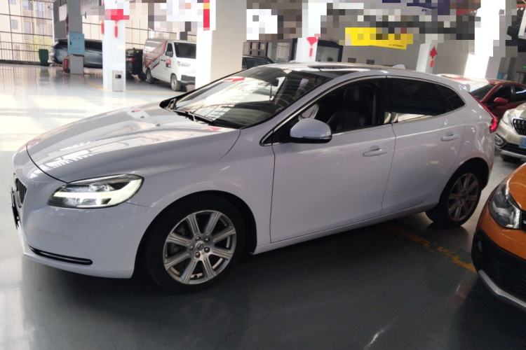 Used Volvo V40 2019 T3 Smart Luxury Edition Left Side