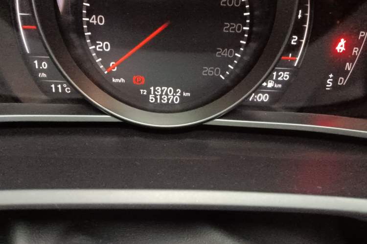 Used Volvo V40 2019 T3 Zhiyi Edition Odometer Close Up