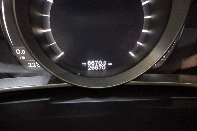Used Volvo V40 2019 T3 Zhiyi Edition Odometer Close Up