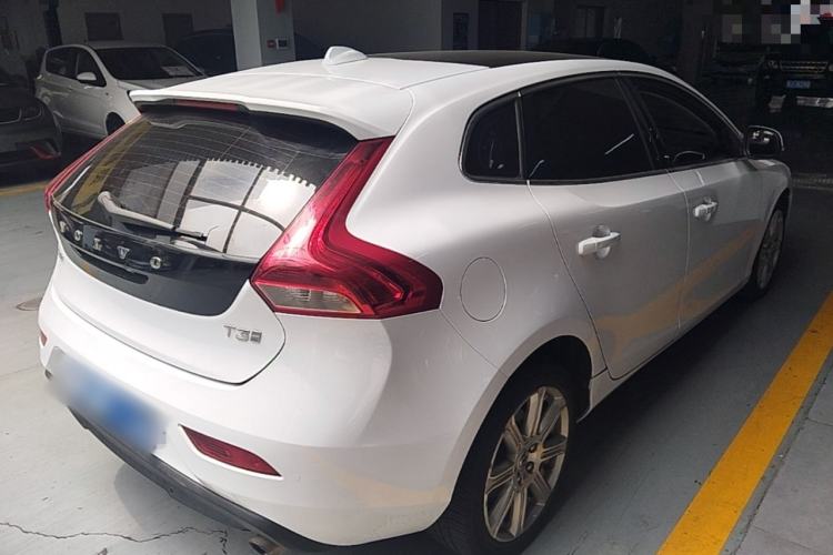 Used Volvo V40 2019 T3 Smart Luxury Edition Rear Right 45 Deg