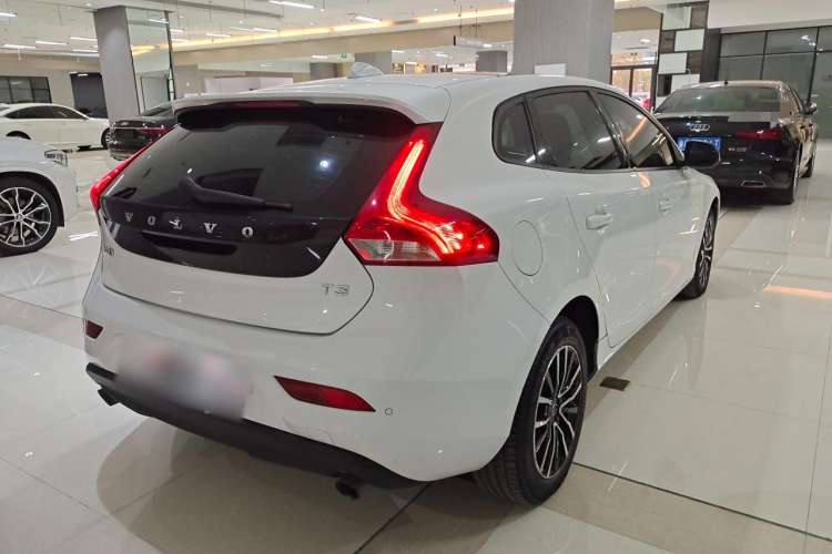 Used Volvo V40 2019 T3 Zhiyi Edition Rear Right 45 Deg