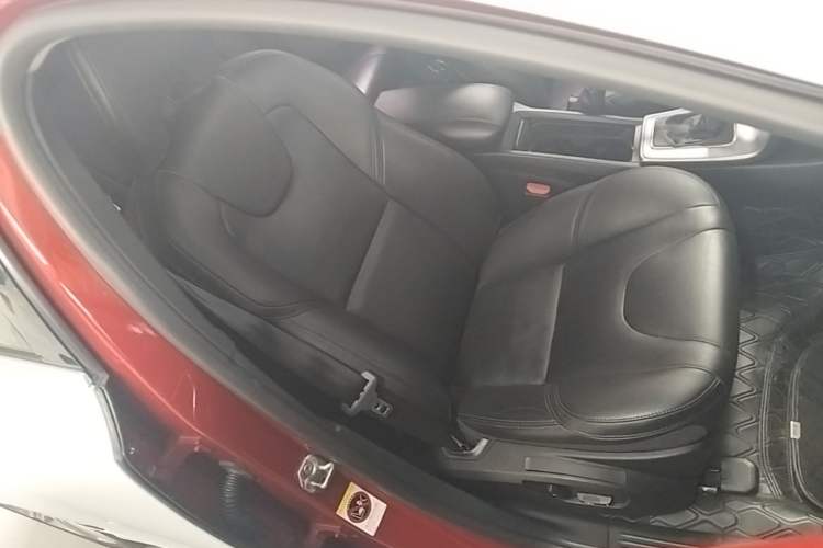 Used Volvo V40 2019 T3 Smart Luxury Edition Right Front Seat