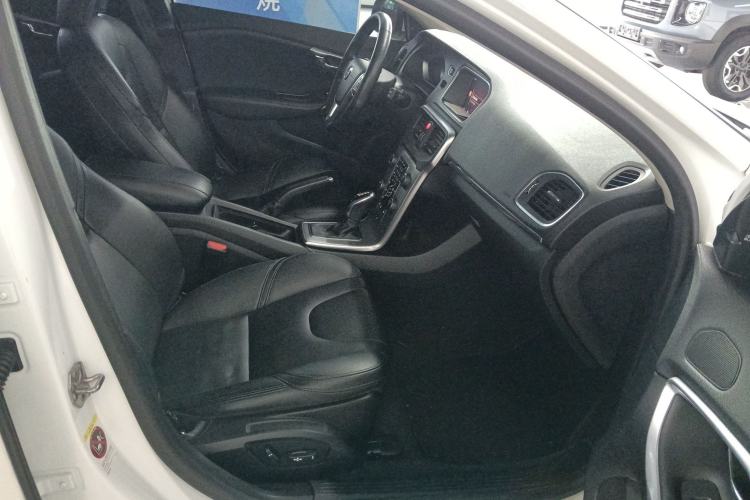 Used Volvo V40 2019 T3 Smart Luxury Edition Right Front Seat
