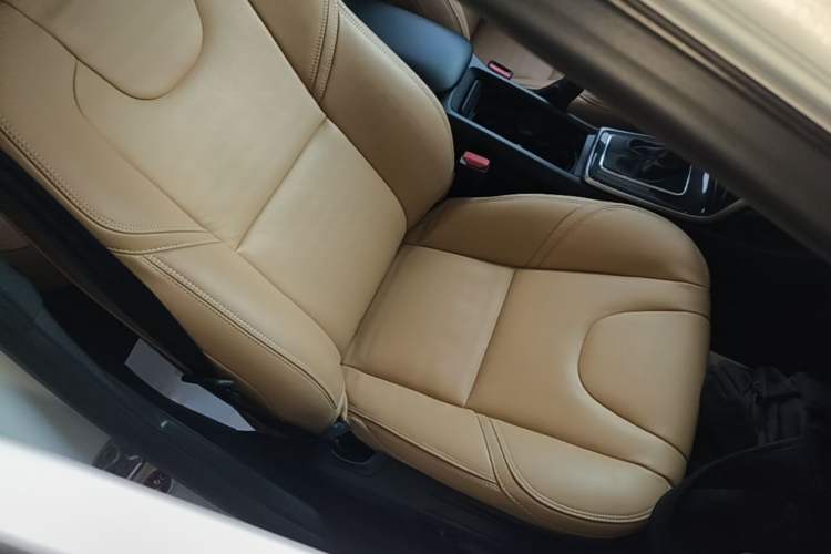 Used Volvo V40 2019 T3 Zhiyi Edition Right Front Seat
