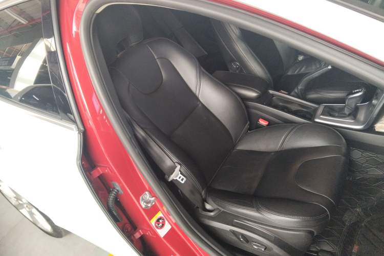 Used Volvo V40 2019 T3 Smart Luxury Edition Right Front Seat