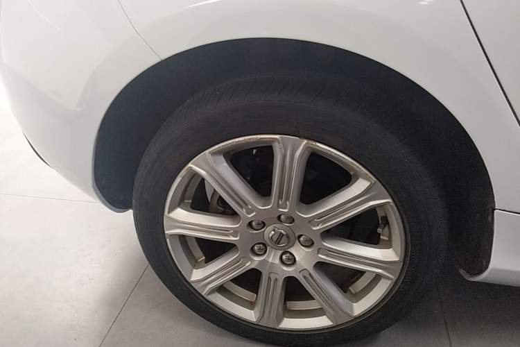 Used Volvo V40 2019 T3 Smart Luxury Edition Right Rear Wheel Hub