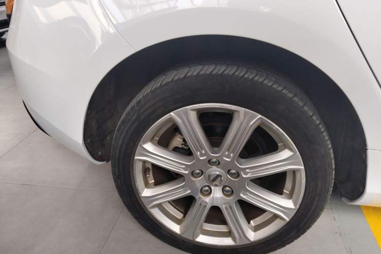 Used Volvo V40 2019 T3 Smart Luxury Edition Right Rear Wheel Hub