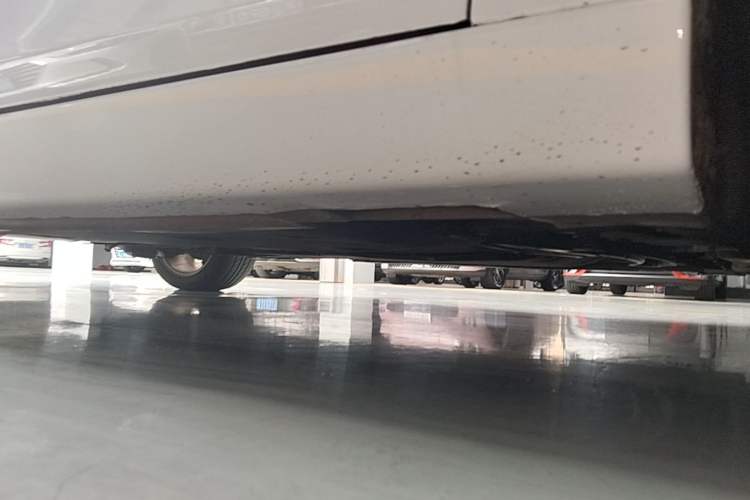 Used Volvo V40 2019 T3 Smart Luxury Edition Right Side Sill