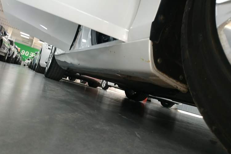 Used Volvo V40 2019 T3 Smart Luxury Edition Right Side Sill