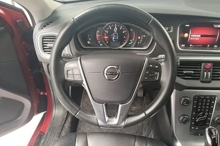 Used Volvo V40 2019 T3 Smart Luxury Edition Steering Wheel