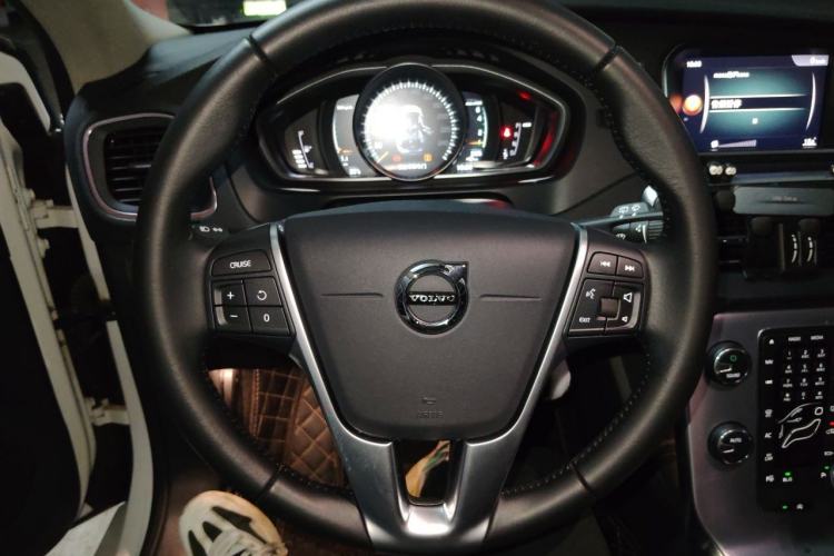 Used Volvo V40 2019 T3 Smart Luxury Edition Steering Wheel