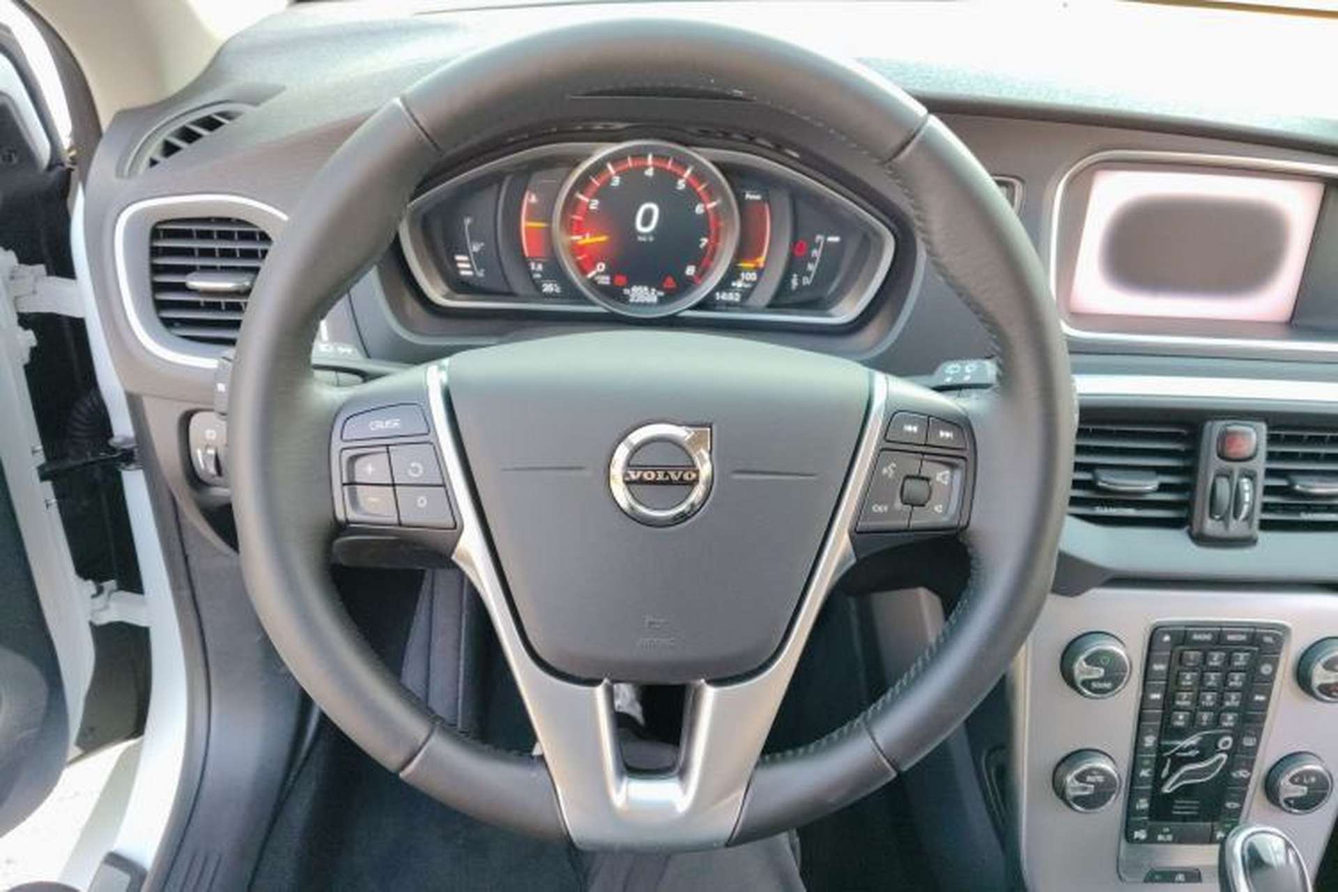 Used Volvo V40 2019 T3 Smart Luxury Edition Steering Wheel