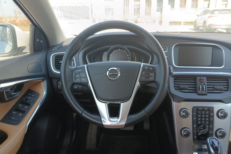 Used Volvo V40 2019 T3 Smart Luxury Edition Steering Wheel