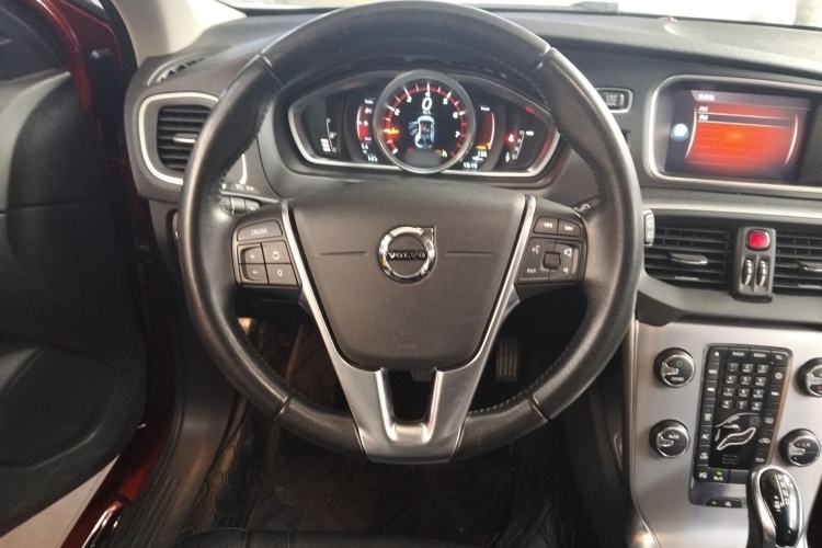 Used Volvo V40 2019 T3 Smart Luxury Edition Steering Wheel