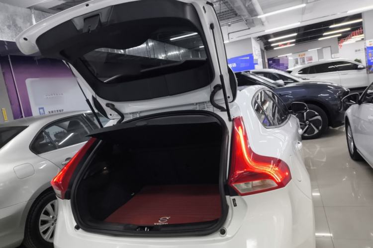 Used Volvo V40 2019 T3 Zhiyi Edition Trunk